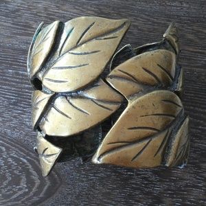 Rustic Gold Leaf Claw Bracelet